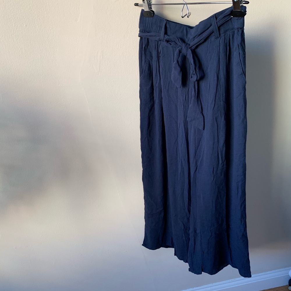 Navy blue, size small pants/capris